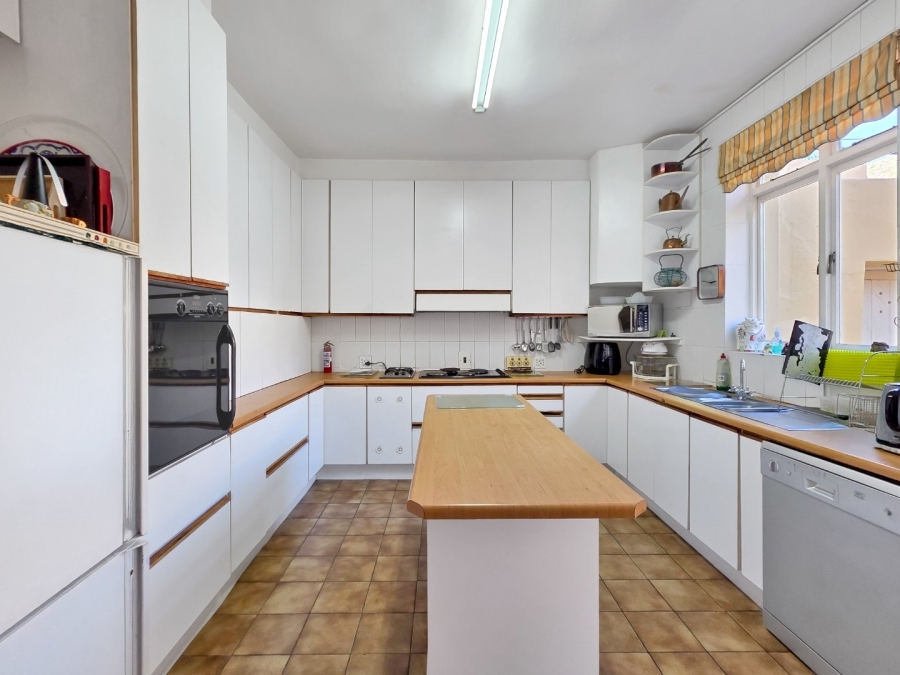 5 Bedroom Property for Sale in Fresnaye Western Cape